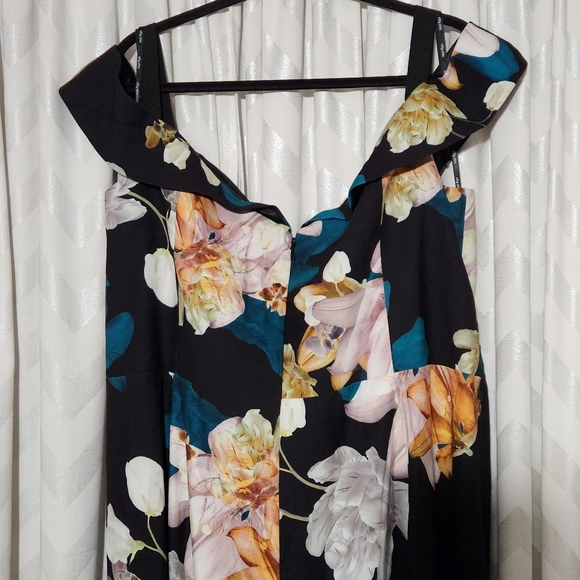 City Chic Off Shoulder Floral Dress - Picture 6 of 13